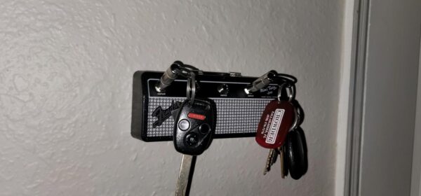 Fender Amp Key Holder - Organize Keys with Real Amplifier Components. Includes 4 Guitar Plug Keychains - Image 15